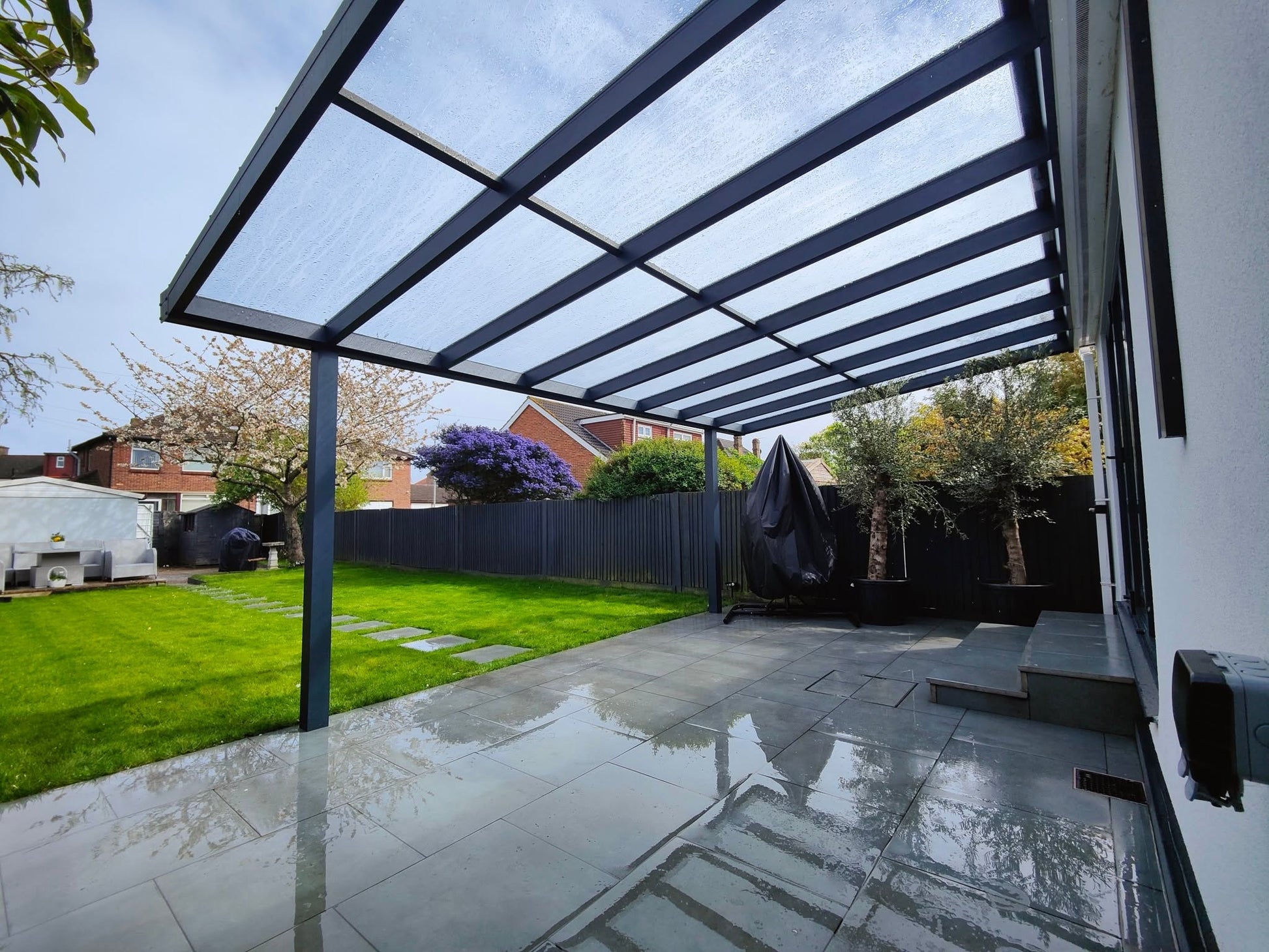 Lean - to wall glassroom