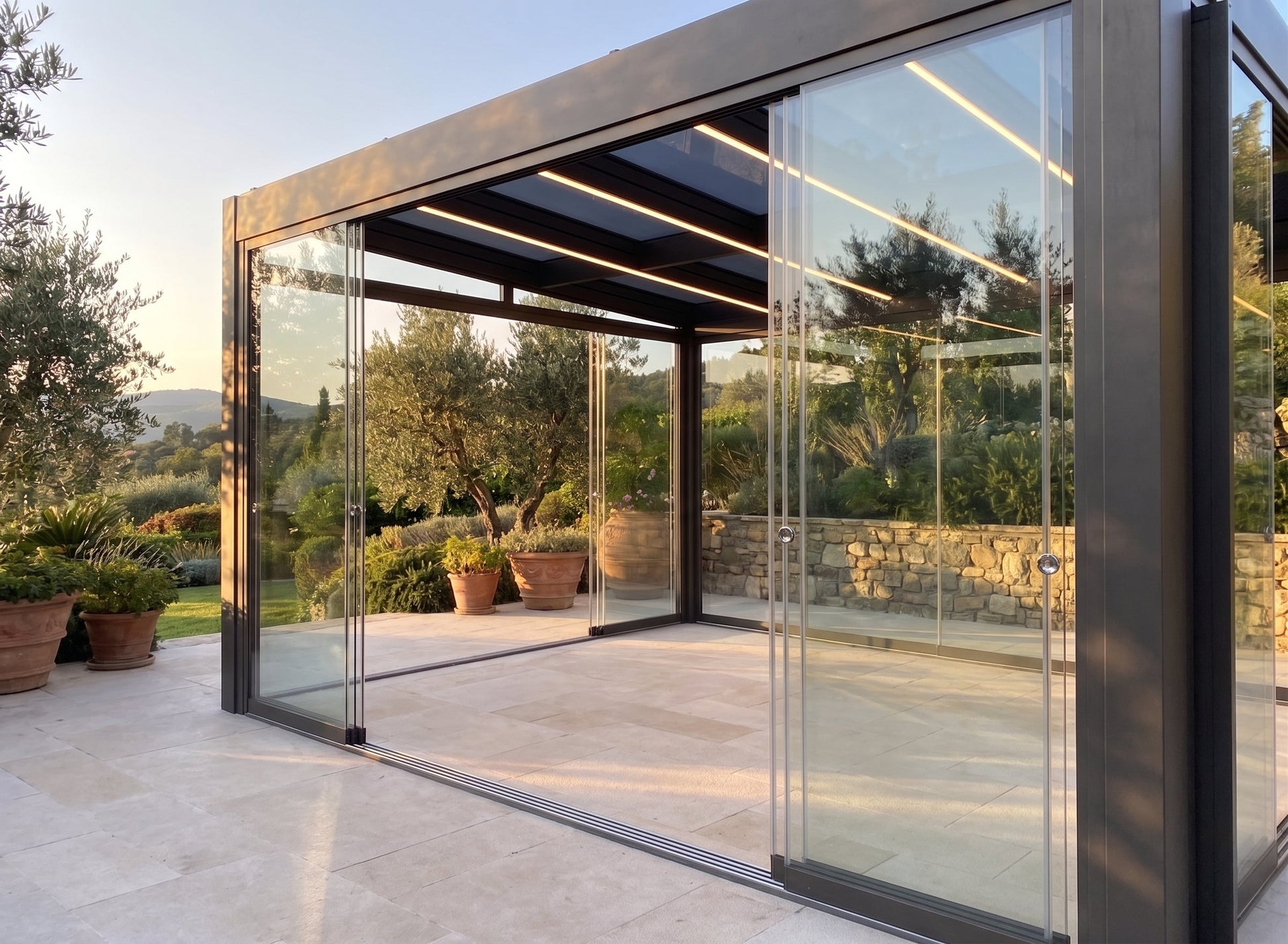 Freestanding glass room